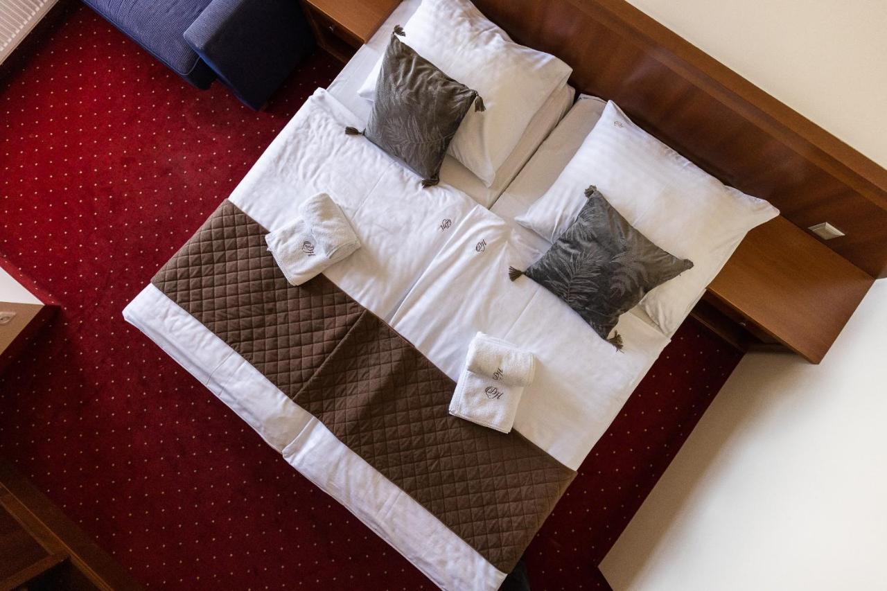 Hotel Diamond W Bialym Dworku Rahmel Exterior foto
