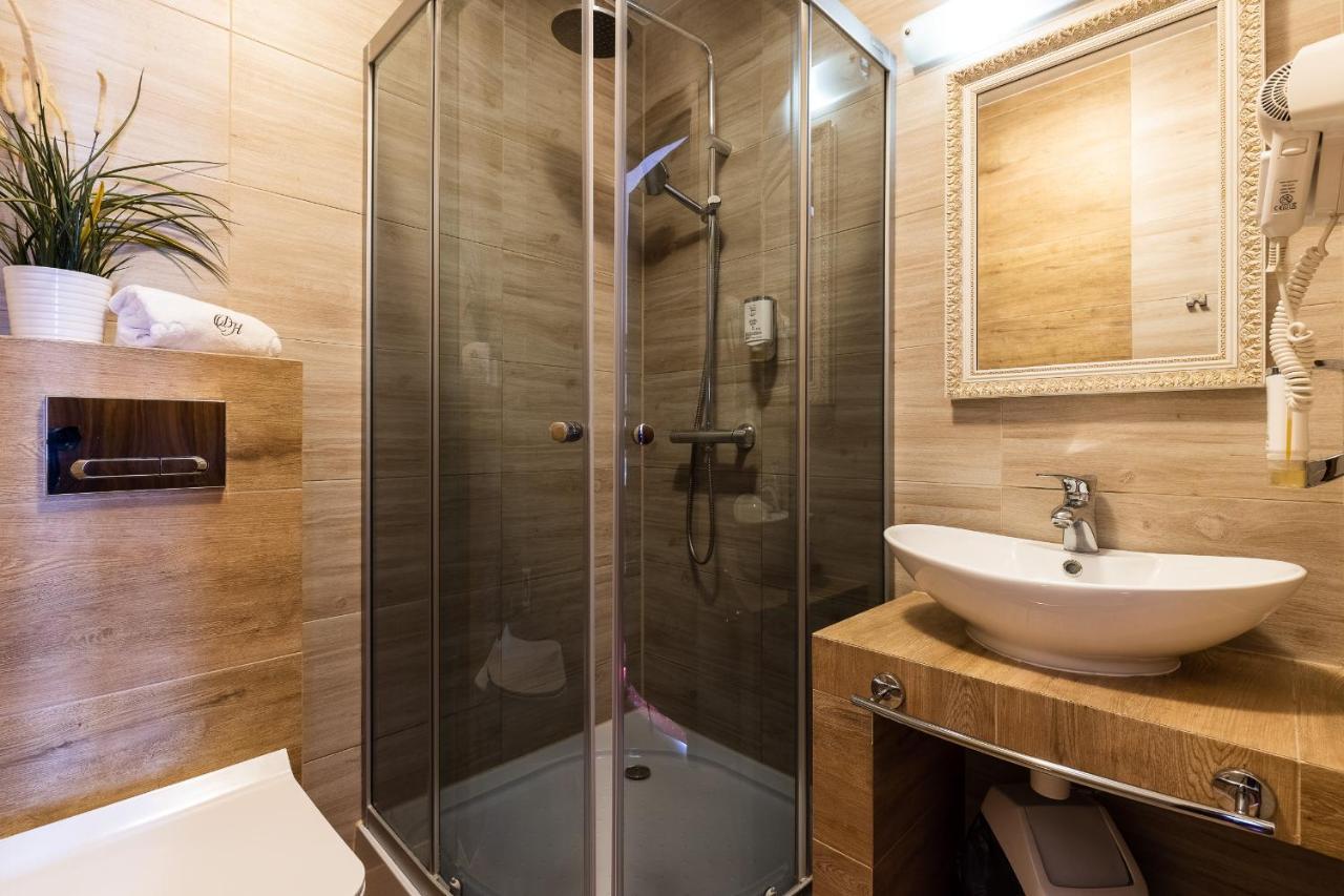 Hotel Diamond W Bialym Dworku Rahmel Exterior foto