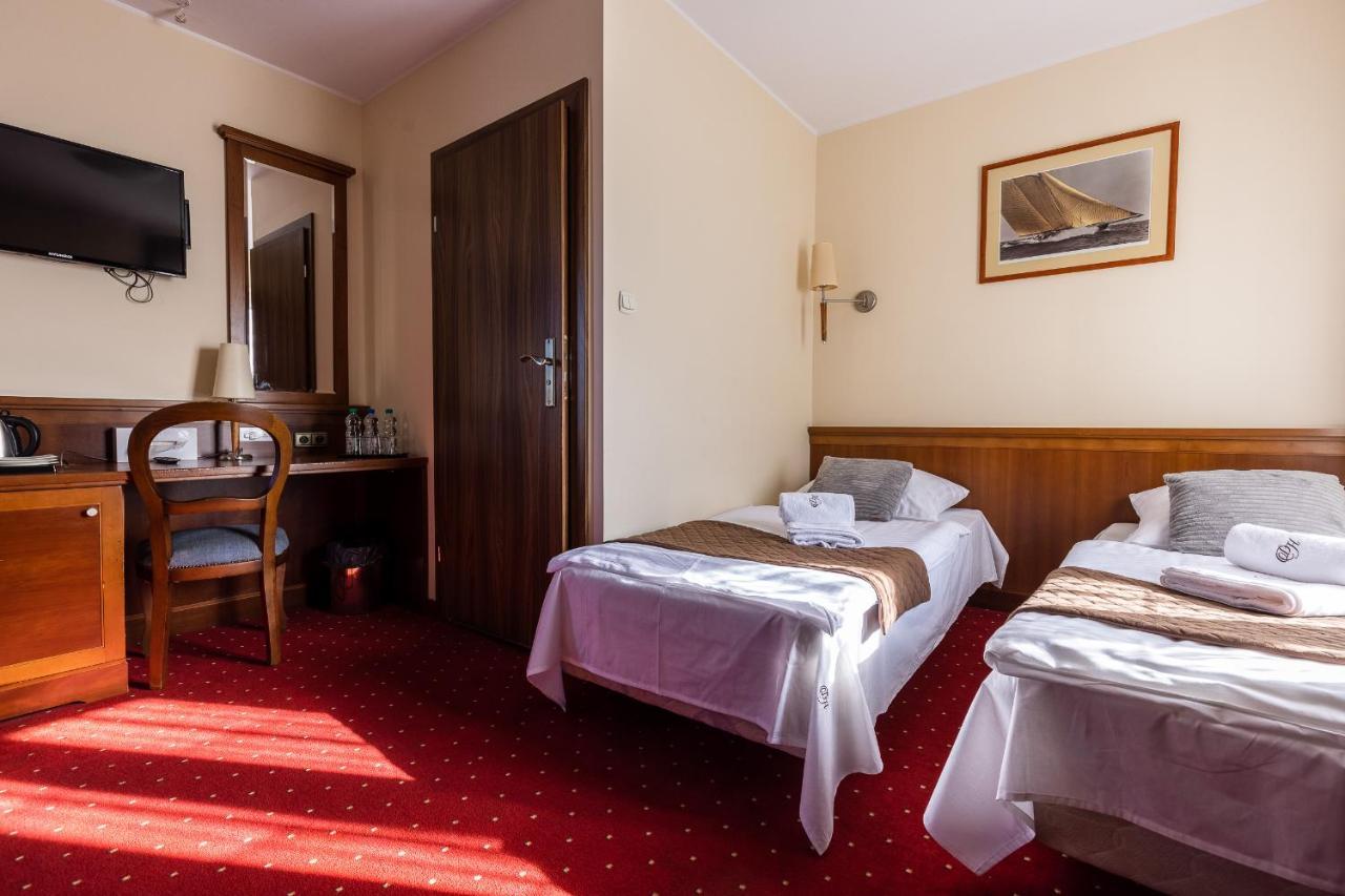 Hotel Diamond W Bialym Dworku Rahmel Exterior foto