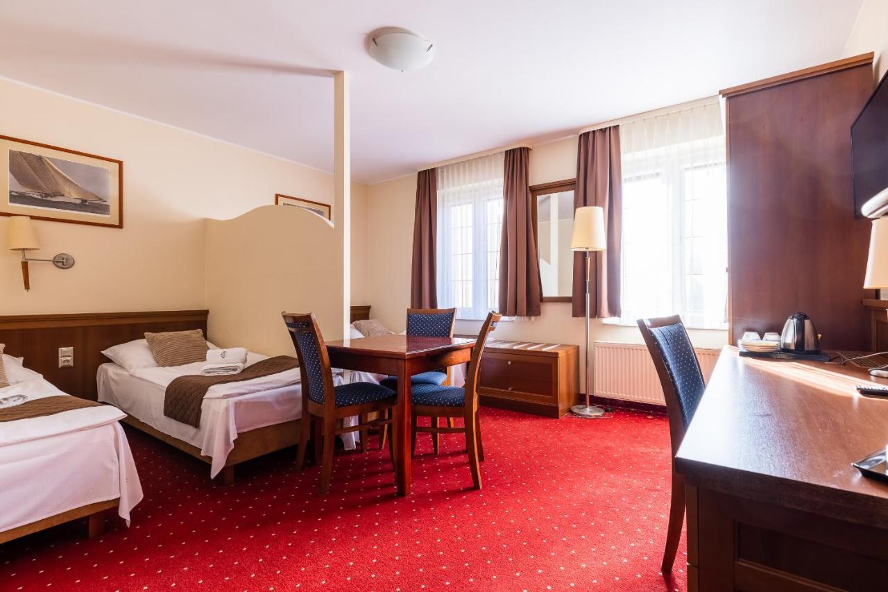 Hotel Diamond W Bialym Dworku Rahmel Exterior foto