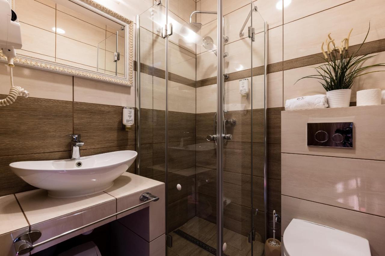 Hotel Diamond W Bialym Dworku Rahmel Exterior foto
