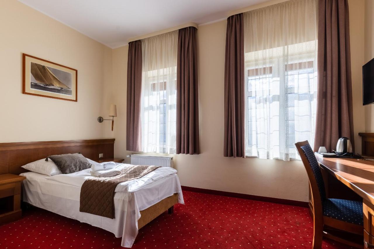 Hotel Diamond W Bialym Dworku Rahmel Exterior foto