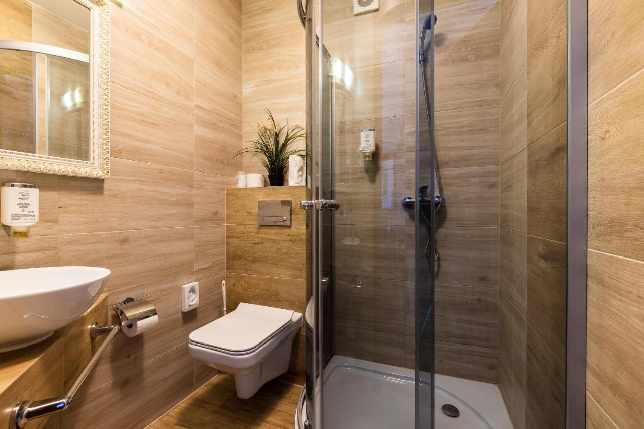 Hotel Diamond W Bialym Dworku Rahmel Exterior foto
