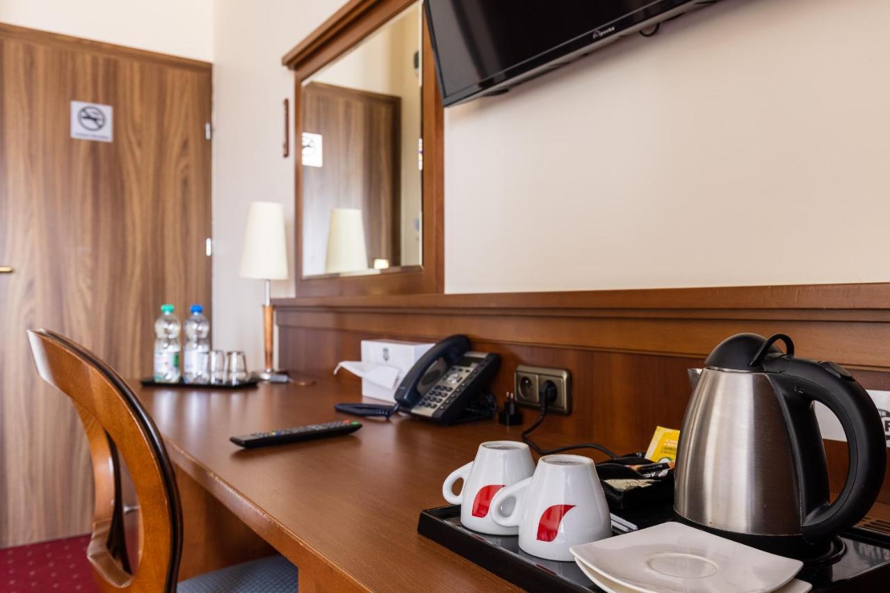 Hotel Diamond W Bialym Dworku Rahmel Exterior foto