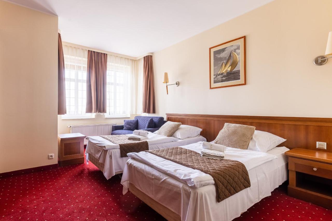 Hotel Diamond W Bialym Dworku Rahmel Exterior foto