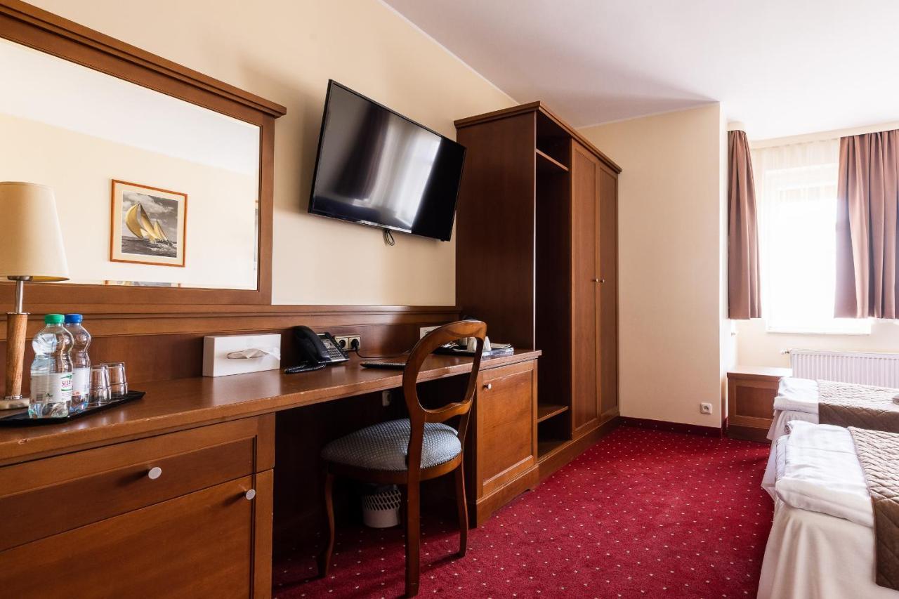 Hotel Diamond W Bialym Dworku Rahmel Exterior foto